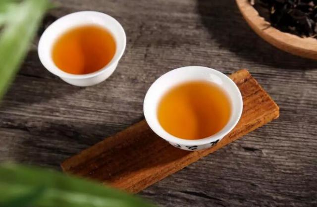 红茶和绿茶哪个刮油（红茶和绿茶哪个刮油效果好）
